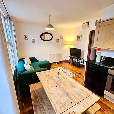 Lovely 1 Bed Apartment 2 Min To Station Londres Extérieur photo
