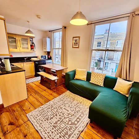 Lovely 1 Bed Apartment 2 Min To Station Londres Extérieur photo