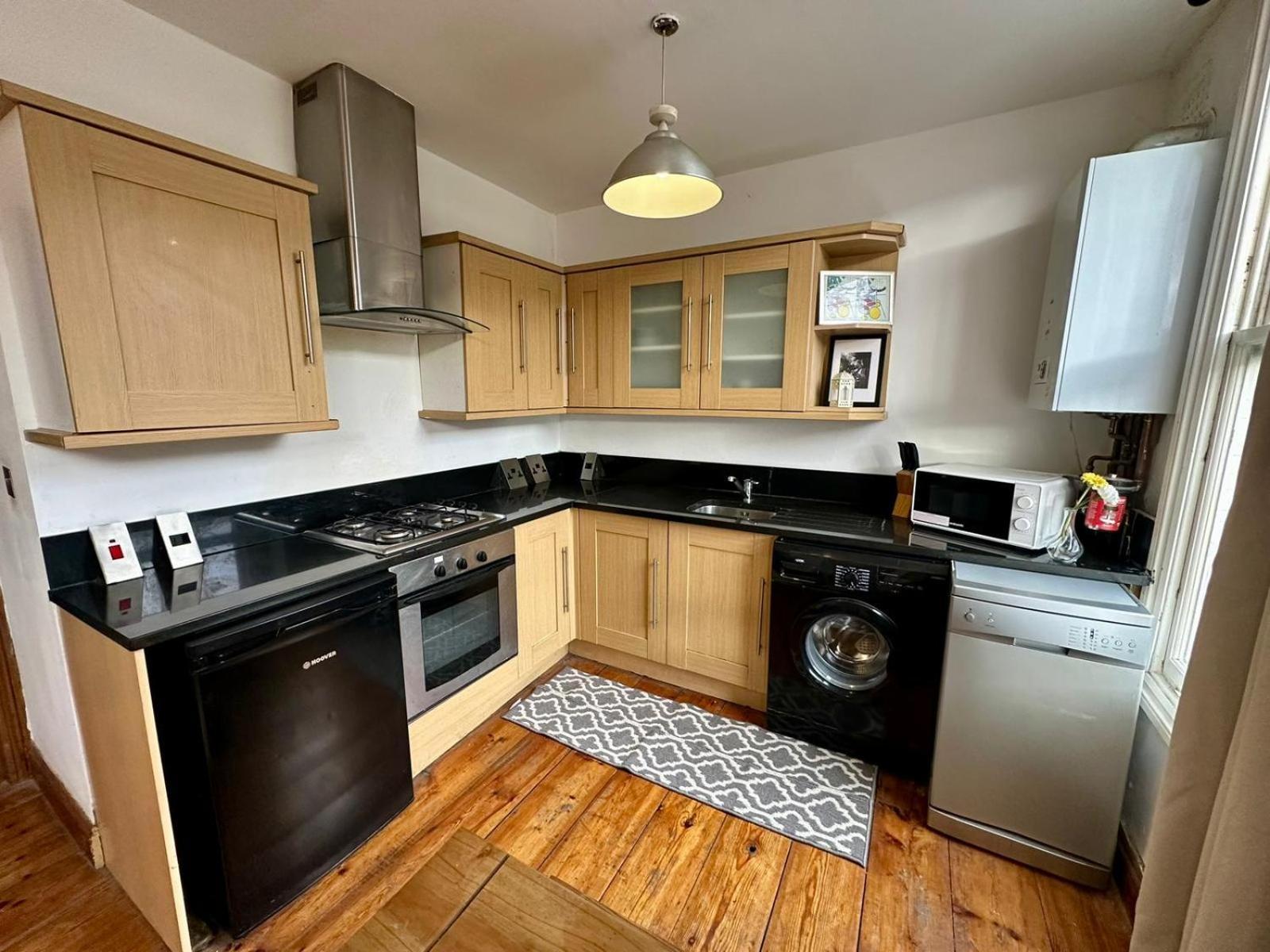 Lovely 1 Bed Apartment 2 Min To Station Londres Extérieur photo