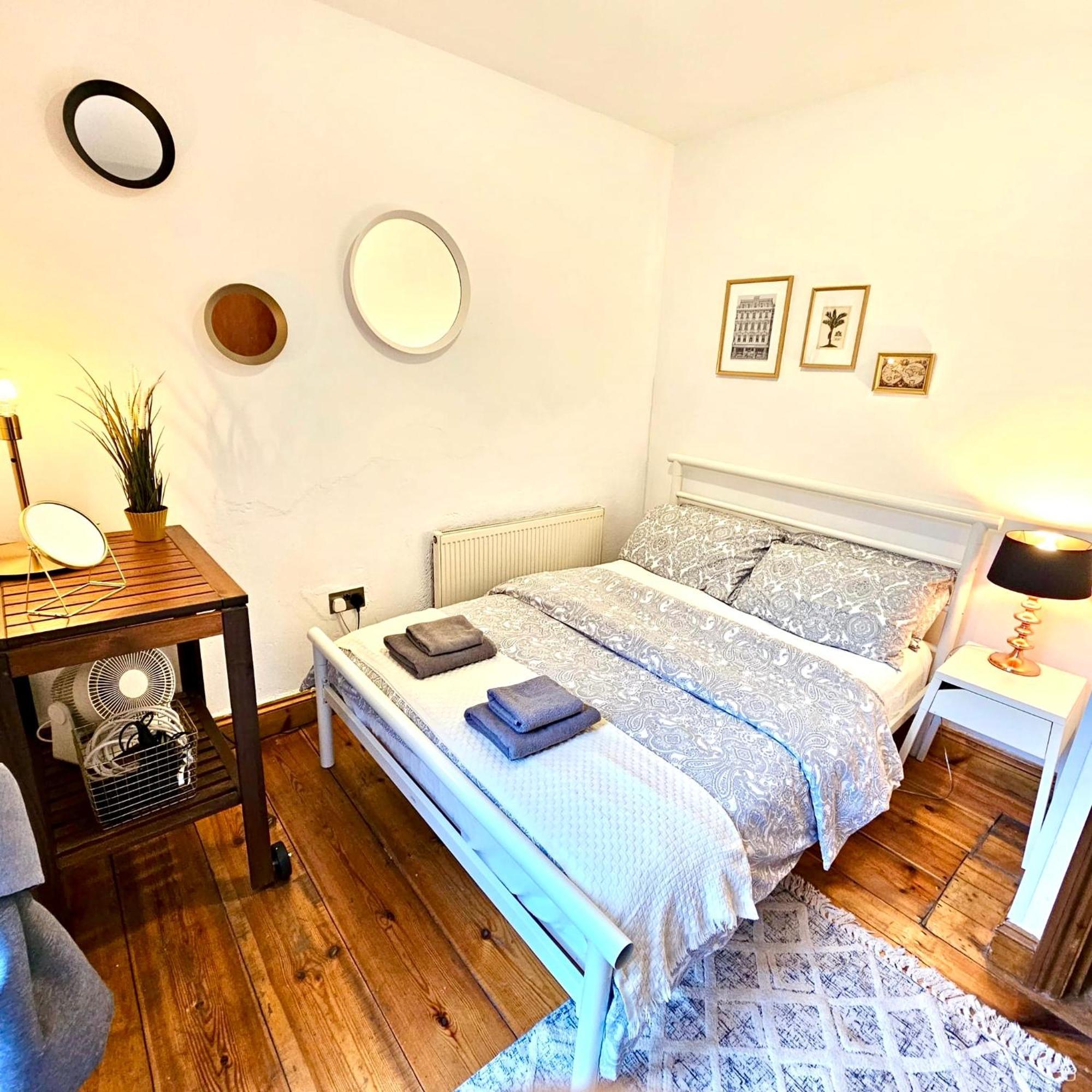 Lovely 1 Bed Apartment 2 Min To Station Londres Extérieur photo
