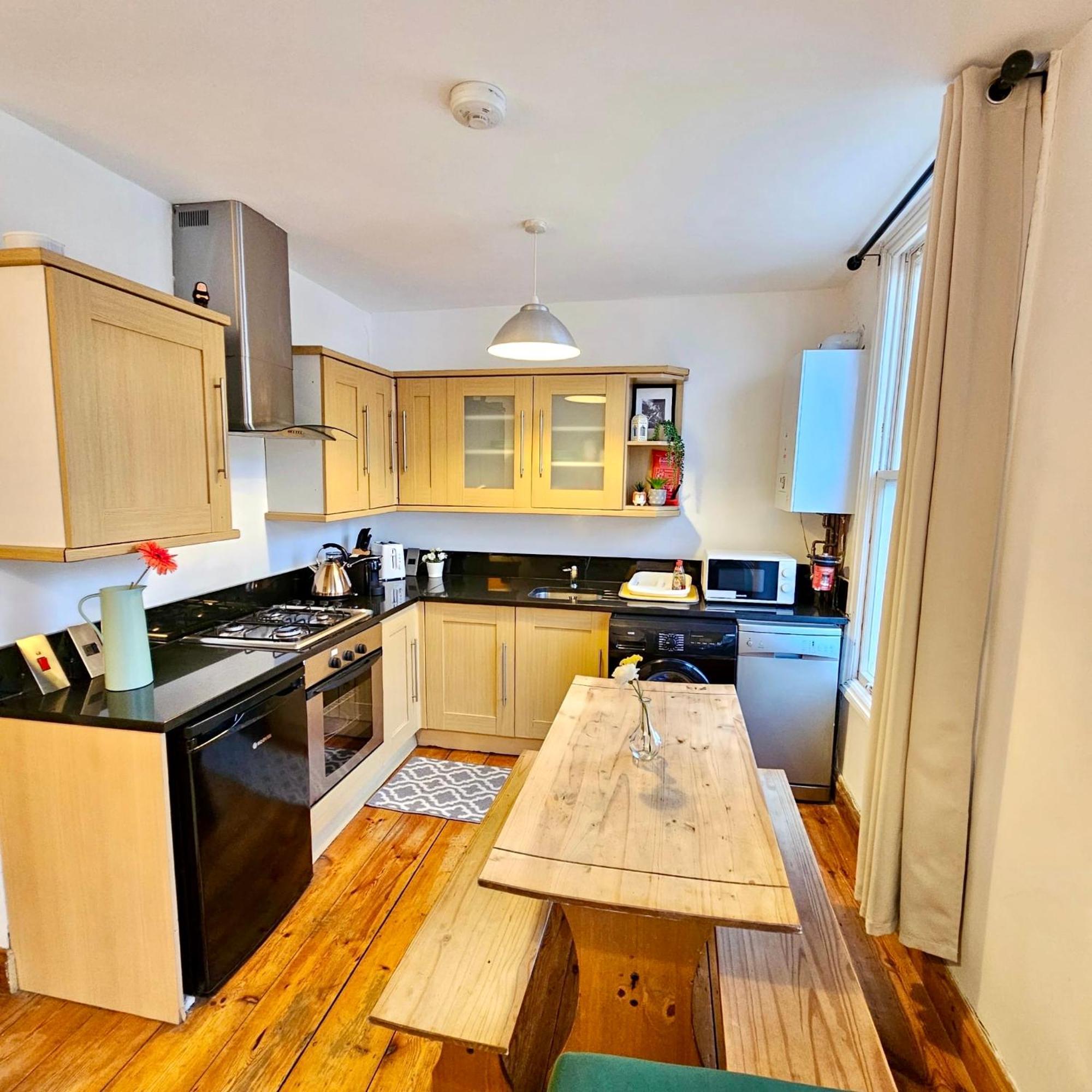 Lovely 1 Bed Apartment 2 Min To Station Londres Extérieur photo